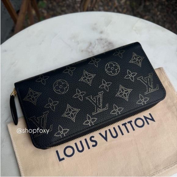 SOLD Louis Vuitton Limited Edition Constellation Mahina Leather Zippy Wallet NM - Picture 1 of 16